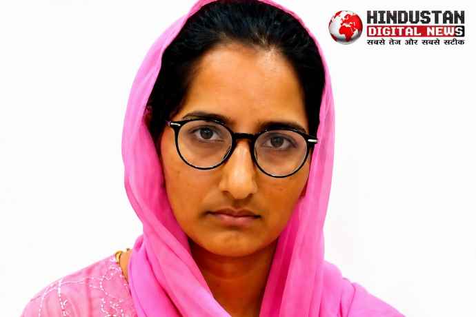 राजस्थान एसओजी ने की बड़ी कार्रवाई  : ब्लूटूथ से नकल मामले में 5 हजार की इनामी कोमल मीणा गिरफ्तार, दो साल से थी फरार