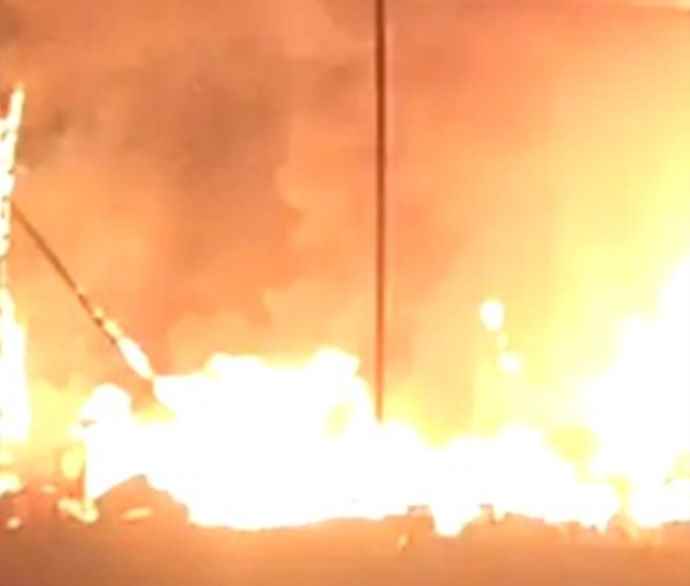 झुंझुनू में सिलेंडर फटने से लगी भीषण आग : जिंदा जलने से 4 - 5 गायों की मौत, पिलानी के झेरली गांव में हुआ हादसा, मुआवजे की मांग