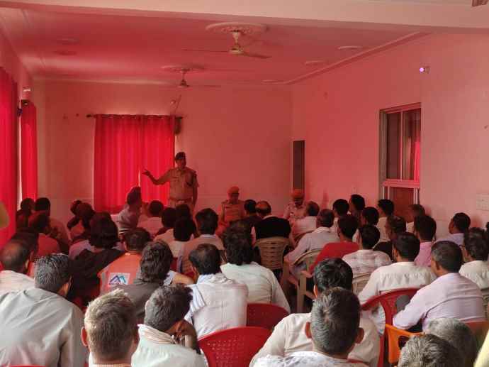 वीडियो न्यूज़ : सड़क दुर्घटनाओ पर नीमकाथाना पुलिस सख्त : नीमकाथाना ASP और DySP ने क्रेसर मालिकोऔर डंपर चालको ली मीटिंग, उलंघन करने पर ड्राईवर लाईसेन्स होगा निरस्त