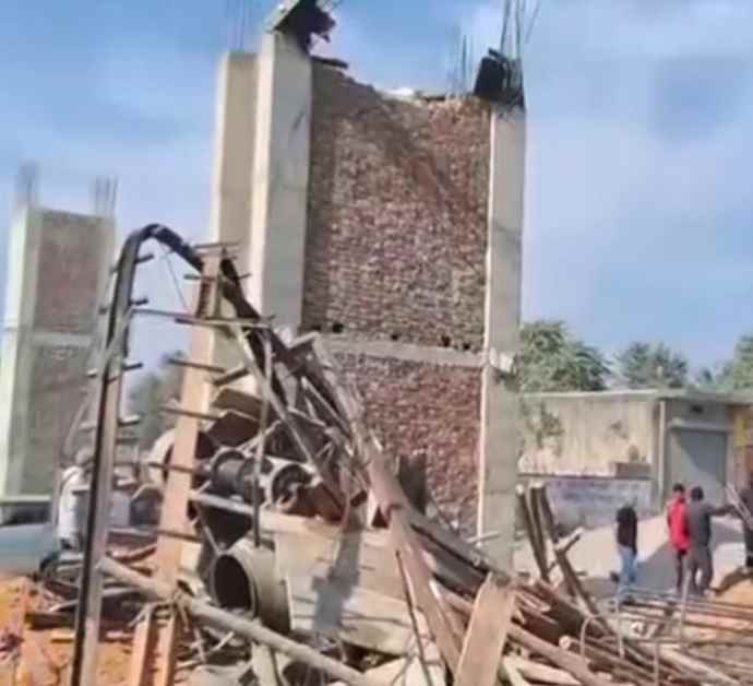 वीडियो न्यूज़ : सीकर के श्रीमाधोपुर में बड़ा हादसा : श्रीमाधोपुर में स्वागत द्वार का गिरा लेंटर, हादसे में 5 मजदूर घायल, तीन गंभीर हालत में हायर सेंटर रेफर