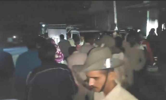 वायरल वीडियो : तेज रफ्तार थार ने झुंझुनू में तीन युवकों को कुचला : दो की मौत, एक गंभीर घायल, गुस्साए लोगों ने सड़क की जाम, गिरफ्तारी की मांग पर अड़े रहे