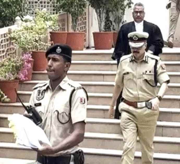 हाईकोर्ट में पेश हुए राजस्थान डीजीपी : हाईकोर्ट ने पुलिस की कार्यशैली पर जताई नाराजगी,  डीजीपी बोले - मॉडर्न तकनीक अपनाने पर दे रहे जोर