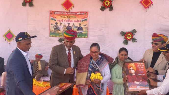 वीडियो न्यूज़ : खेतड़ी में पूर्व सैनिकों और वीरांगनाओं का सम्मान : समस्याओं पर भी हुआ मंथन,  ECHS क्लिनिक की मांग, सैनिक सम्मान और कल्याण के लिए भाजपा संकल्पित :- वीरांगना सामोता