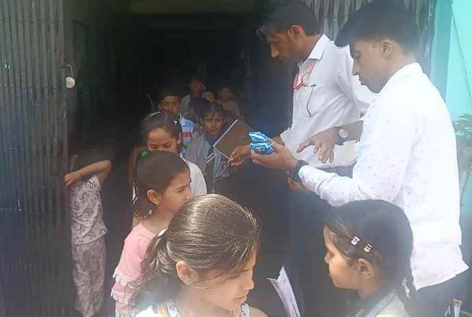 वीडियो न्यूज़ : नीमकाथाना की SMP स्कूल में टेलेंट हंट एग्जाम:  उत्साहित बच्चे एग्जाम से डेढ़ घंटे पहले ही पहुंचे, एजुकेशन के बदलते ट्रेंड के साथ पेरेंट भी खुश, बोले - अनुशासन और संस्कार का अहम रोल