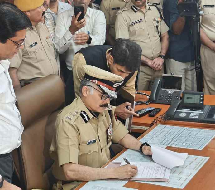 नए डीजीपी राजीव शर्मा ने पदभार संभाला : पदभार ग्रहण के बाद बोले- बढ़ते साइबर क्राइम को कंट्रोल करने का रहेगा प्रयास,  2 साल का होगा कार्यकाल