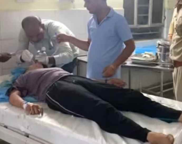 अनियंत्रित कार घुसी आगे चल रही पिकअप में : हादसे में  यूपी के चार लोगों की दर्दनाक मौत, कार के उड़े परखच्चे, सभी लखनऊ से कोटा जा रहे थे