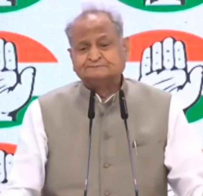 वीडियो न्यूज़ : सीजफायर पर कांग्रेस के सवाल : पूर्व सीएम गहलोत बोले - ‘भारत-पाक के बीच ट्रंप साहब ठेकेदार क्यों बने?’