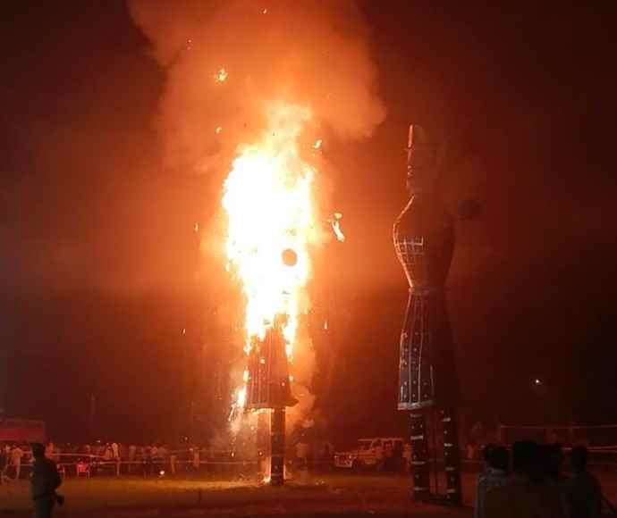 वीडियो न्यूज़ : नीमकाथाना में दो जगह हुआ रावण दहन : बाल रामलीला का रावण रहा आकर्षण का केंद्र, नीमकाथाना में भगवान श्रीराम ने अग्नि बाण चलाकर किया रावण दहन