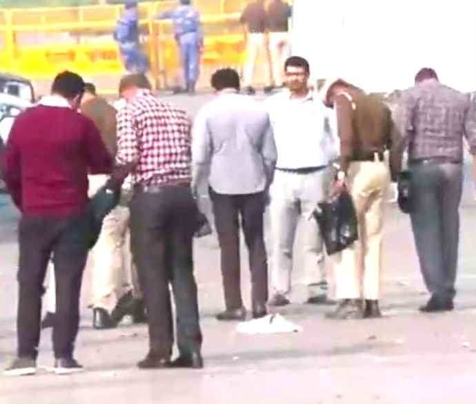 दिल्ली कार विस्फोट मामले की जांच NIA को  : मामले में पुलवामा से डॉ उमर का दोस्त डॉ सज्जाद और पिता गिरप्तार, मृतकों की संख्या 12 हुई, 20 घायलों का उपचार जारी