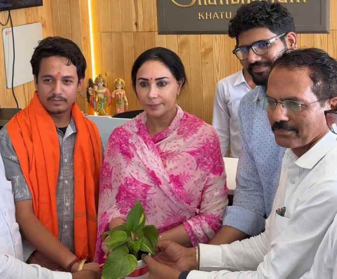 प्रदेश की उपमुख्यमंत्री दीया पहुंची खाटूश्यामजी  : बाबा श्याम के दरबार में लगाई धोक, प्रदेश की खुशहाली की कामना की , विकास कार्यों का निरीक्षण किया, कहा- श्रद्धालुओं को मिलेंगी बेहतर सुविधाएं