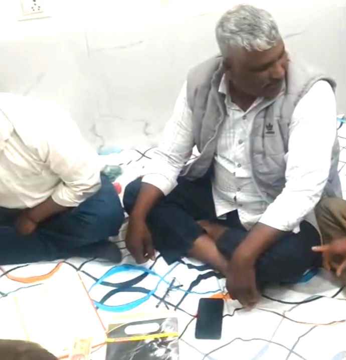 वीडियो न्यूज़ : नई कार्यकारिणी का हुआ गठन : खादरा में श्री मनसा दास सेवा समिति की मासिक मीटिंग का हुआ आयोजन, सुमेर सैनी अध्यक्ष बने