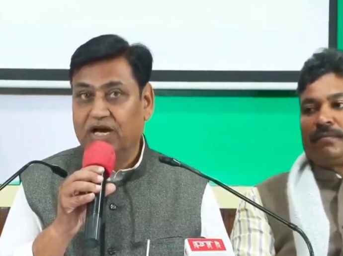 वीडियो न्यूज़ : डोटासरा बोले - नाम हटवाने - कटवाने के लिए एक दिन में हजारों फॉर्म जमा : कांग्रेस ने लगाए गंभीर आरोप, कहा - भाजपा ने रातों रात हजारों फॉर्म जमा करा दिए, डोटासरा की अफसरों को चेतावनी