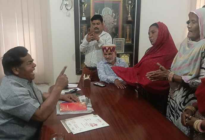 वीडियो न्यूज़ : नीमकाथाना में सड़क चौडीकरण मामला : खेतड़ी मोड़ और शाहपुरा रोड पर अतिक्रमण हटाने में भेदभाव का आरोप, पूर्व विधायक बोले - कांग्रेस आन्दोलन करेगी