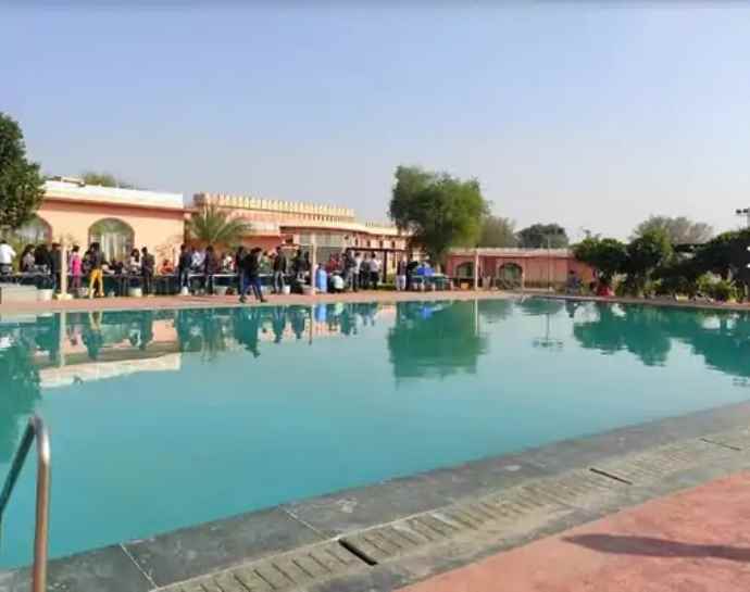 6 साल के बच्चे की स्विमिंग-पूल में डूबने मौत : परिवार शादी समारोह में था बिजी, खेलते-खेलते रिसॉर्ट के पूल के पास चला गया