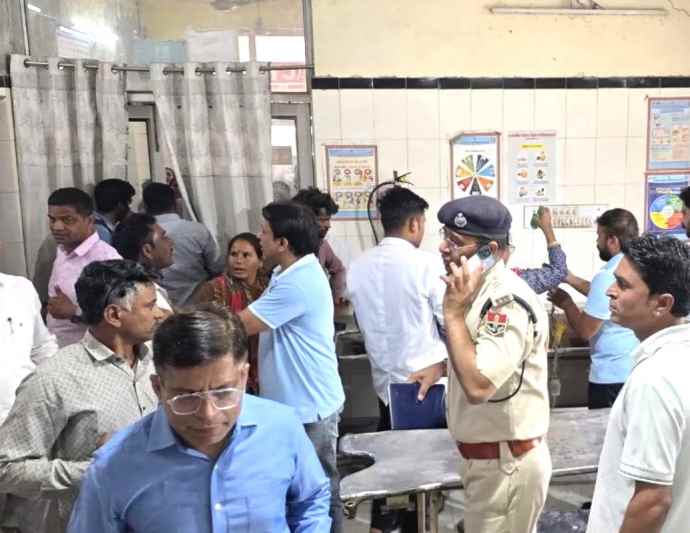 बालोतरा शहर की फैक्ट्री में बड़ा हादसा : फैक्ट्री के स्लज टैंक को साफ करने उतरे जीजा-साले समेत 3-की मौत, अस्पताल में मची अफरा-तफरी