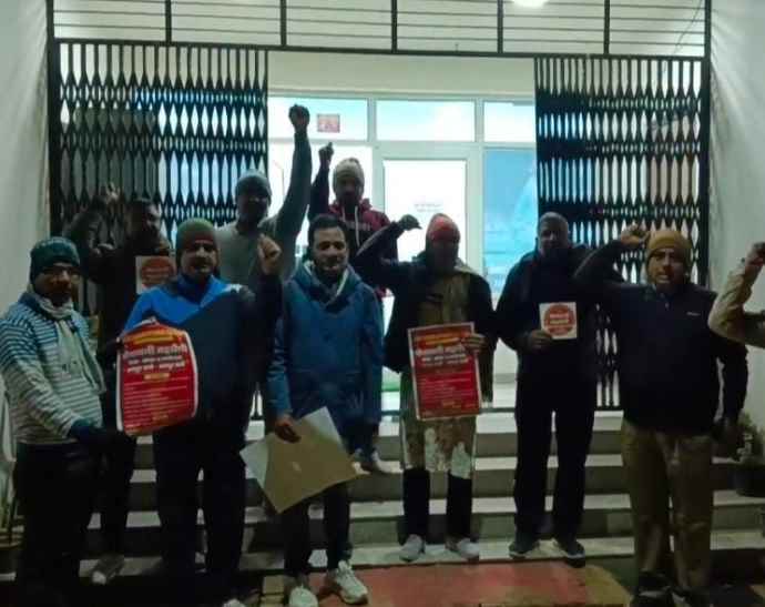 वीडियो न्यूज़ : जयपुर में आयोजित होगी कर्मचारियों की चेतावनी महारैली : महारैली को लेकर नीमकाथाना में पोस्टर का विमोचन, नीमकाथाना से बड़ी संख्या में पहुंचेंगे महारैली मे कर्मचारी