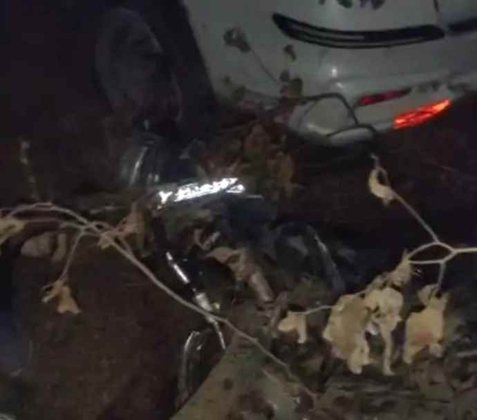 डिवाइडर से टकराइ कार, दो को कुचला : नारनौल में नांगल चौधरी-निजामपुर रोड  भीषण सड़क हादसा , दो सवार युवको की मौत
