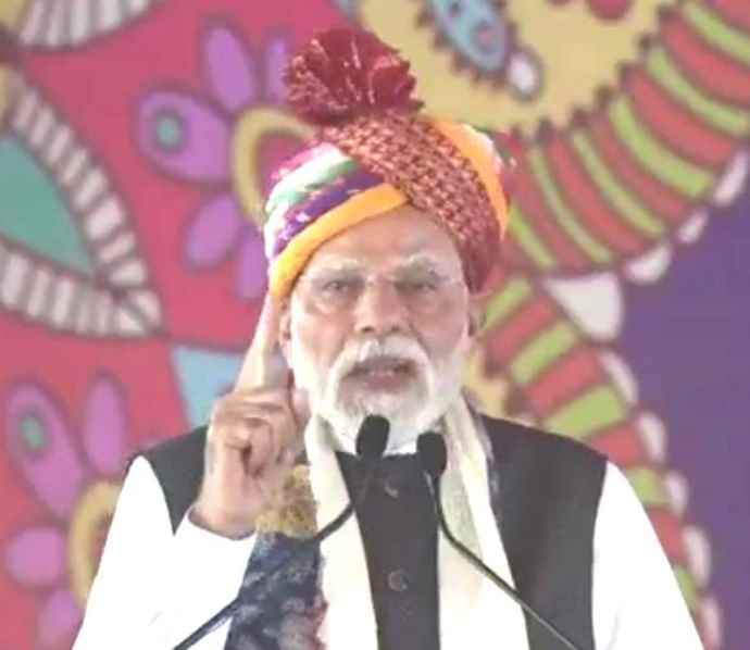 पीएम ने विकास परियोजनाओं का शिलान्यास - उद्घाटन किया : वंदे भारत ट्रेन सहित 3 नई ट्रेनों को दिखाई हरी झंडी, पीएम बोले - जहां बिजली के तार पहुंचे, वहां बिजली भी पहुंची