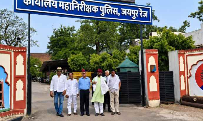 वीडियो न्यूज : नीमकाथाना में भावेश का 26 दिन बाद भी सुराग नहीं : संघर्ष समिति के लोग मिले आईजी से, एनडीआरएफ - आईटीबीपी लगाने सहित और संसाधन उपलब्ध कराने की मांग