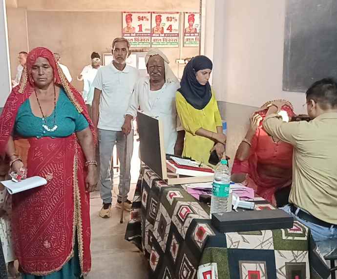 वीडियो न्यूज़ : नीमकाथाना में निशुल्क जाँच शिविर : खादरा गाँव में स्वास्थ्य जांच शिविर का हुआ आयोजन, 117  मरीजो की हुई जांच