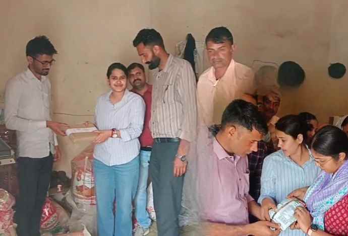 वीडियो न्यूज़ : नीमकाथाना में खाद्य सुरक्षा विभाग की बड़ी कार्रवाई : विभाग की टीम ने ऋषि मसाला सहित 2 अलग अलग जगहों से लिए धनिया पाउडर के नमूने