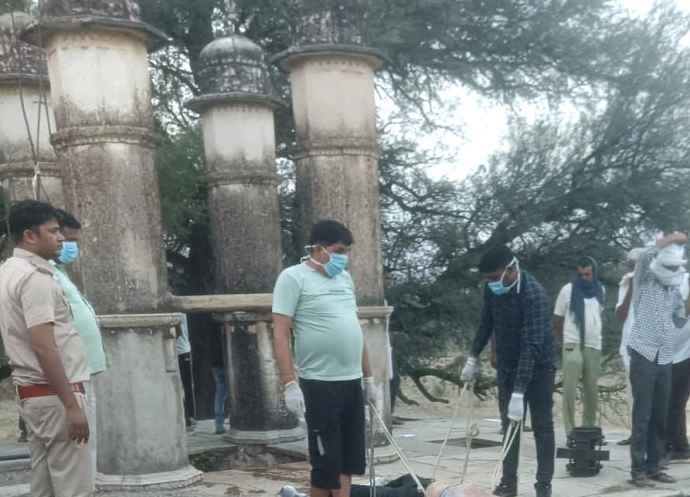 वीडियो न्यूज़ : नीमकाथाना में कुएं में युवती का शव मिलने का मामला : क्रेन की मदद से युवती के शव को निकाला कुएं से बाहर, युवती की नहीं हुई शिनाख्त, शिनाख्त में जुटी पुलिस