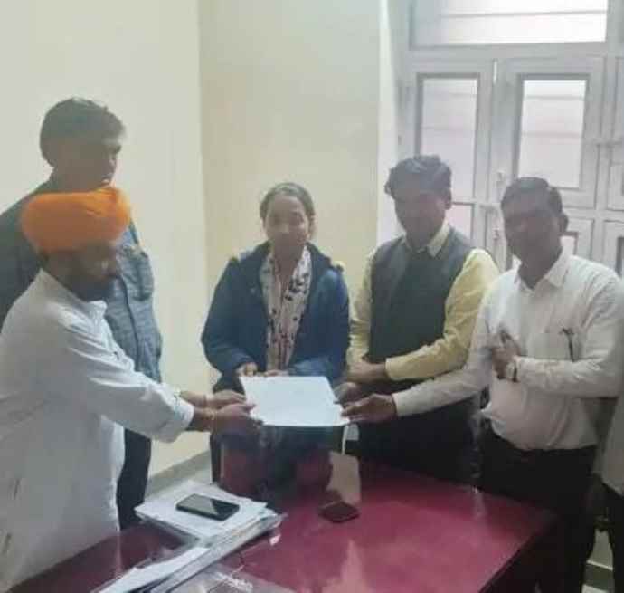 शेष आरोपियों की गिरप्तारी की मांग : चीपलाटा वीडीओ ललित कुमार की बहन को मिली अनुकंपा नौकरी, अजीतगढ़ पंचायत समिति में कनिष्ठ सहायक के पद पर लगाया