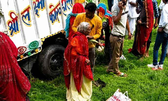 वीडियो न्यूज : उदयपुरवाटी में श्रद्धालुओं से भरी पिकअप पलटी : हादसे मे 20 श्रद्धालुघायल, छापोली के कदम कुंड से स्नान कर वापस लौट रहे थे