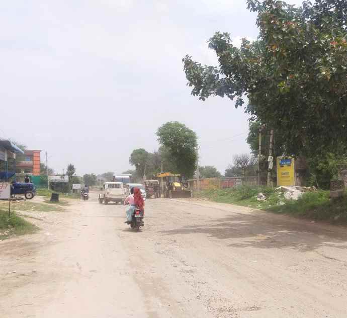 वीडियो न्यूज़ : चहेतों के पास टेंडर , कछवा चाल से चल रहा कार्य : नीमकाथाना में लम्बे समय बाद शुरू हुआ सिरोही नदी से खेतड़ी रोड तक बनने वाली फॉर लेन रोड़ का कार्य , लोकसभा चुनाव की आचार संहिता से पहले उखाड़ कर डाली हुई है रोड़