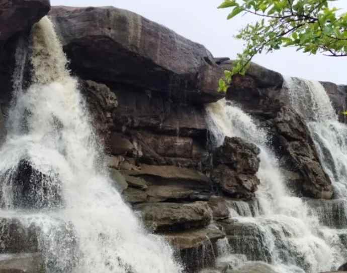 समय से पहले मानसून की दस्तक : बहने लगे झरने , आज राजस्थान के 28 जिलों में हल्की से मध्यम और कहीं-कहीं तेज बारिश का येलो अलर्ट