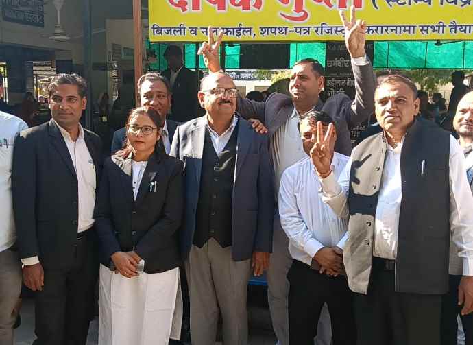 नीमकाथाना बार संघ चुनाव के लिए मतदान जारी : अध्यक्ष पद के लिए सीधी टक्कर, अब तक135 अधिवक्ताओं ने डाले वोट