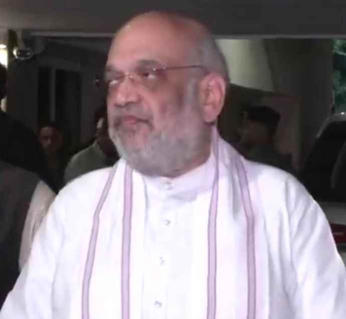 विमान हादसे पर राष्ट्रपति ने जताया शोक : केन्द्रीय गृह मंत्री शाह ने की घायलों से मिलाकात , शाह बोले - विमान में सवा लाख लीटर ईंधन था