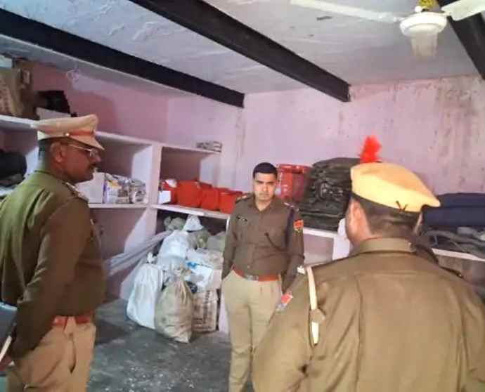 झुंझुनूं पुलिस अधीक्षक ने किया मेहाड़ा थाने का निरीक्षण : थाना परिसर में सीएलजी सदस्यों और ग्राम रक्षकों के साथ की बैठक, बढ़ते साइबर अपराधों पर चिंता की व्यक्त