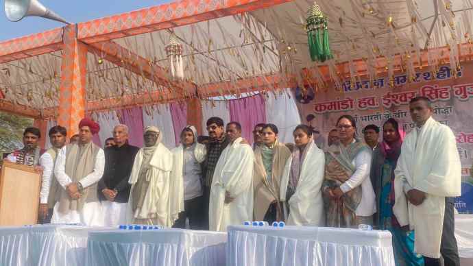 वीडियो न्यूज़ : शहीद ईश्वर सिंह गुर्जर की प्रतिमा का अनावरण : जम्मू-कश्मीर के डोडा में थे तैनात, सांसद बोले, सैनिकों की बदौलत झुंझुनूं दुनिया में सिरमौर