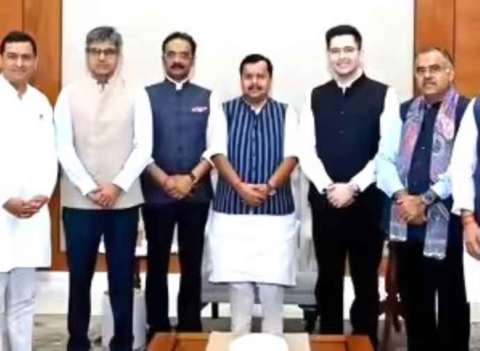 AAP के 7 राज्यसभा सांसदों को बीजेपी में विलय की मंजूरी : AAP सांसदों को BJP में शामिल होने की राज्यसभा सभापति से मंजूरी मिली, राज्यसभा में अब बीजेपी 113 सांसद हुए