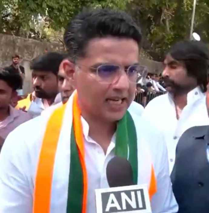 पायलट बोले - सरकार कुछ भी कहने से बच रही : LPG गैस के मामले पर पायलट का केंद्र पर बड़ा आरोप, कहा - कई जगहों पर कालाबाजारी भी हो रही है