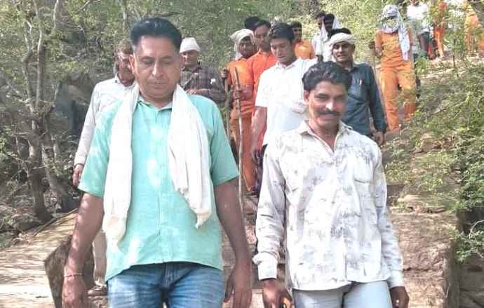 नीमकाथाना मे लापता मासूम का मामला : पुलिस ने पुरानी रंजिश सहित कई बिंदुओं पर शुरू की जांच, संदिग्धों से भी पूछताछ