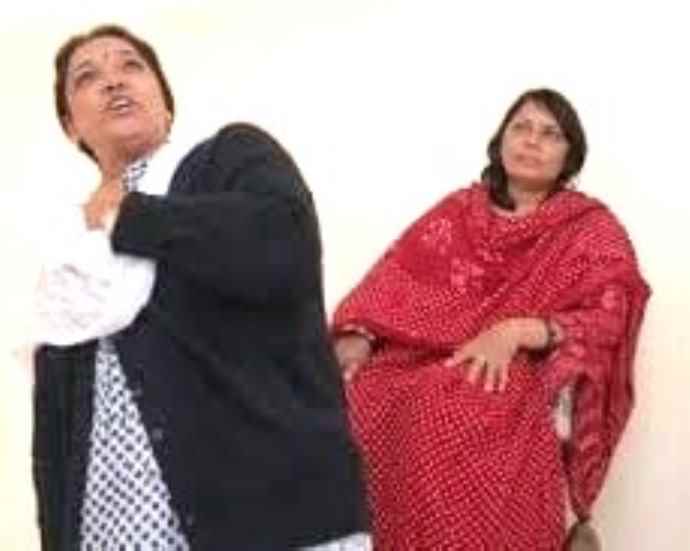 सीकर में दो महिला टीचर्स सस्पेंड : शिक्षा विभाग की जाँच में दोषी, बोर्ड परीक्षा में नकल करवाने के दावे का वीडियो आने के बाद एक्शन