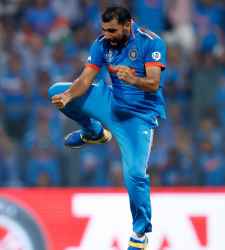 लाइव अपडेट : शमी की बदौलत भारत फाइनल में : न्यूजीलैंड को 70 रन से हराकर भारत चौथी बार वनडे वर्ल्ड कप के फाइनल में, शमी ने घातक गेंदबाजी से चटके 7 विकेट, पीएम ने दी बधाई