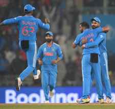 लाइव अपडेट : इंग्लैंड 129 पर ऑलआउट, शमी को 4 विकेट : भारत ने वर्ल्ड कप में इंग्लैंड को 100 रन से हराया ,लगातार छठी जीत ,  टीम इंडिया की इंग्लैंड के खिलाफ 20 साल  बाद जीत